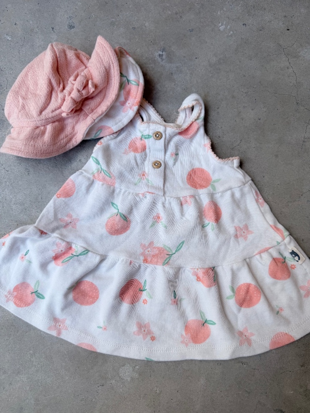 Newborn 0-3 month Sweet Peaches Dress and Hat